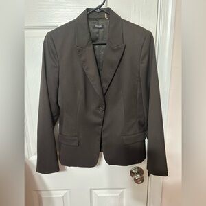 Tahari Brown Blazer with Notched Lapels and Tailored Fit
